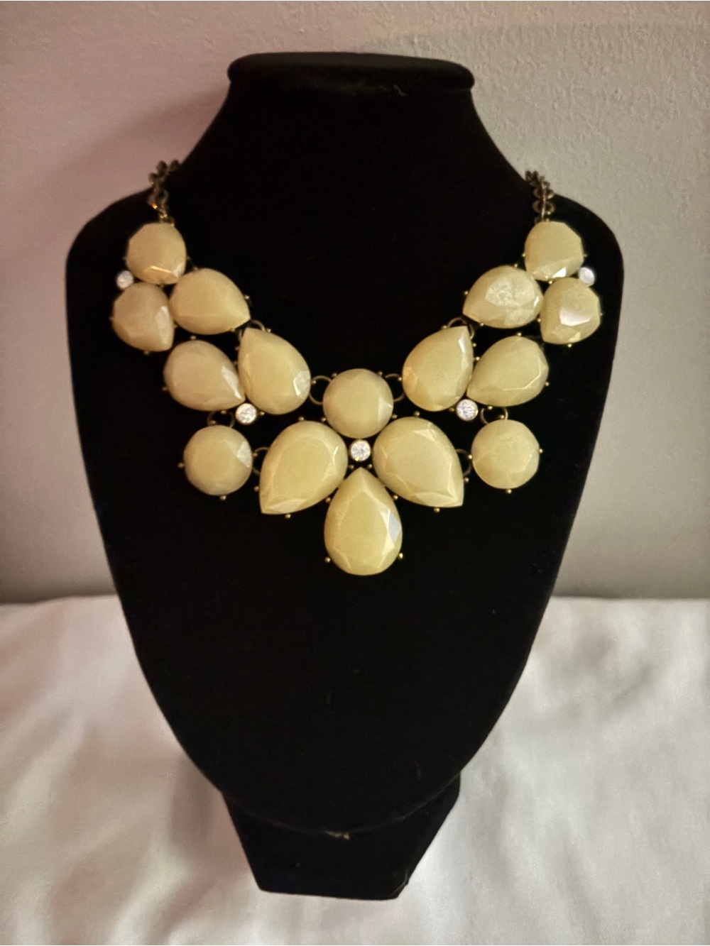 Cream Ivory Teardrop Stone Gold Tone Necklace | 15"